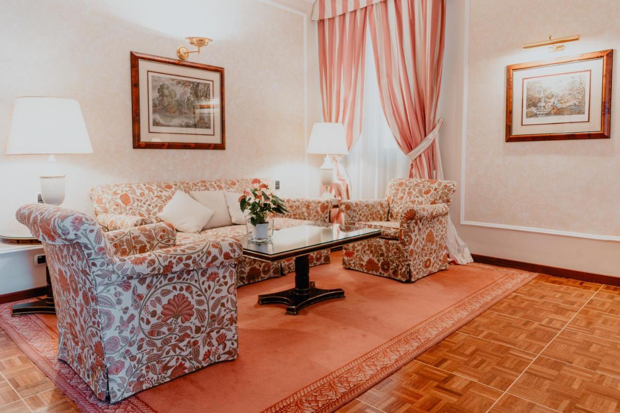 Hotel De La Ville Firenze Esterno foto