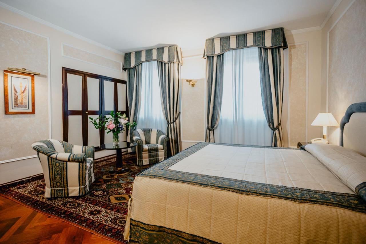 Hotel De La Ville Firenze Esterno foto