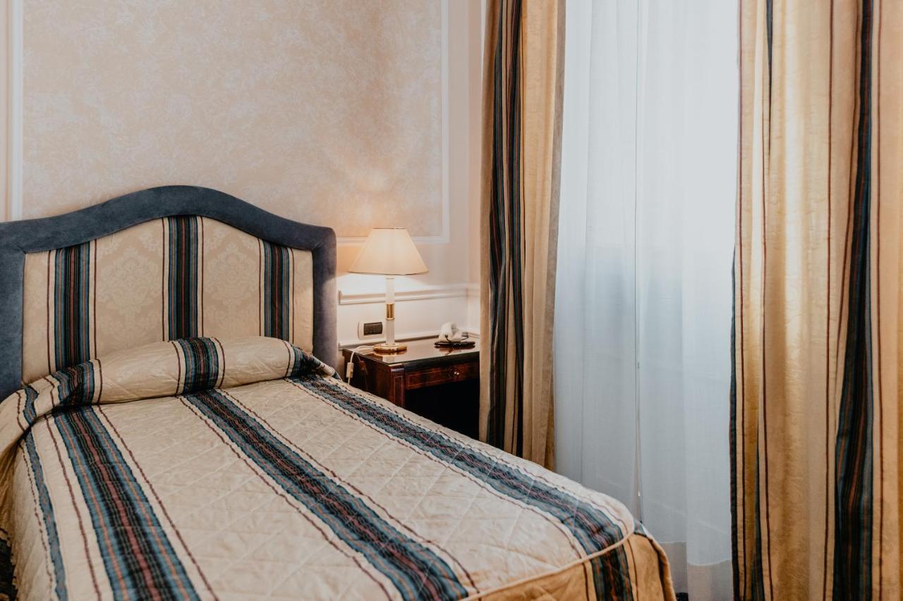 Hotel De La Ville Firenze Esterno foto