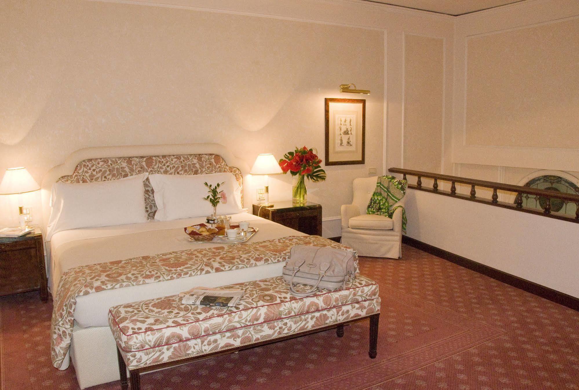 Hotel De La Ville Firenze Esterno foto