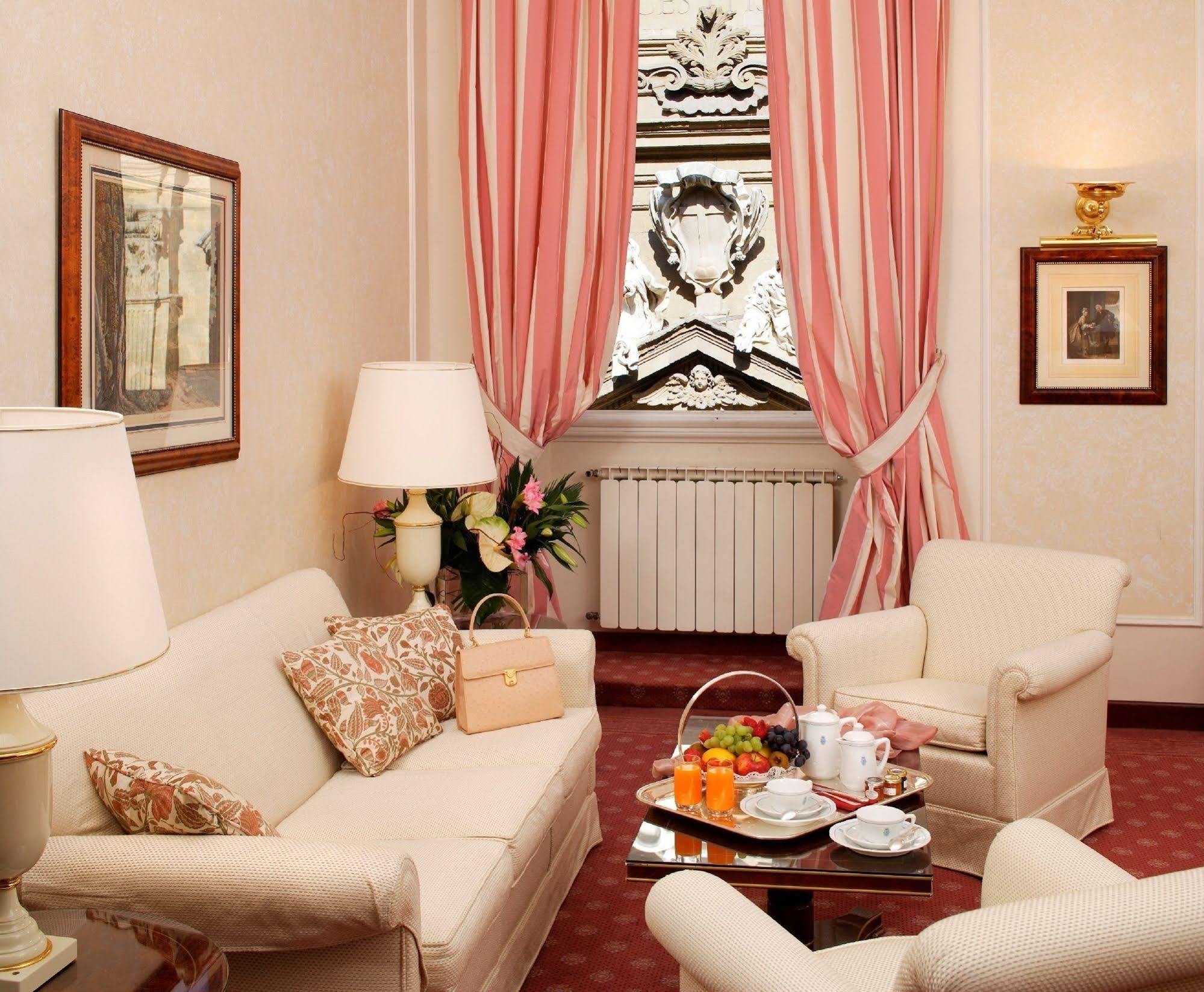 Hotel De La Ville Firenze Esterno foto